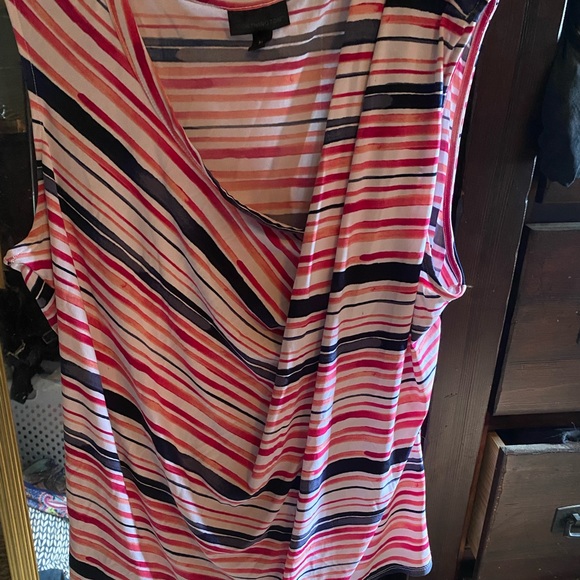 Super cute business casual blouse. - Picture 1 of 2